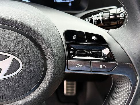 Certified 2025 Hyundai Elantra Sport FWD image 16