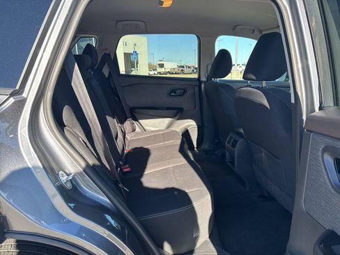 Used 2023 Nissan Rogue S image 17