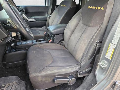 Used 2013 Jeep Wrangler Unlimited Sahara image 15