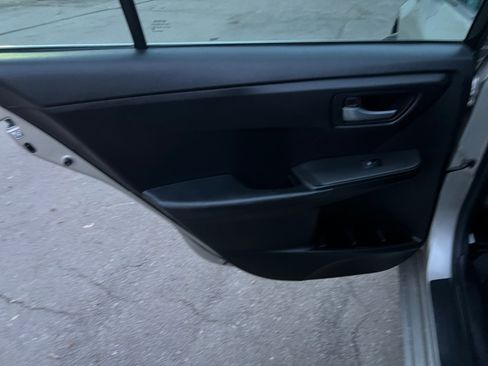 Used 2017 Toyota Camry SE image 25