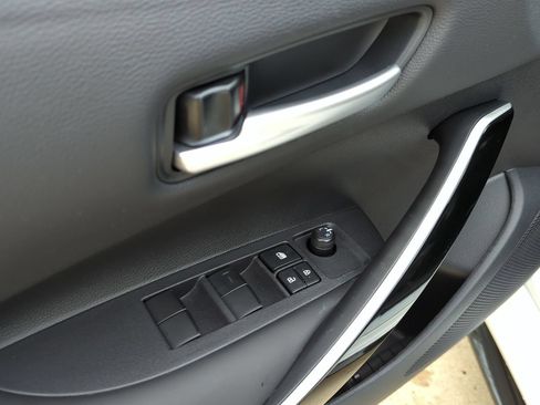 Used 2023 Toyota Corolla XSE FWD image 8