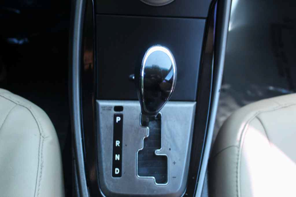 Used 2013 Hyundai Elantra Limited FWD image 18