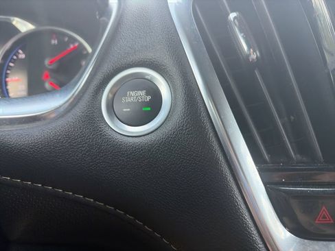 Used 2023 Chevrolet Traverse Premier FWD image 27