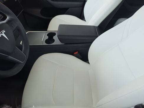 Used 2025 Tesla Model Y Long Range RWD image 17