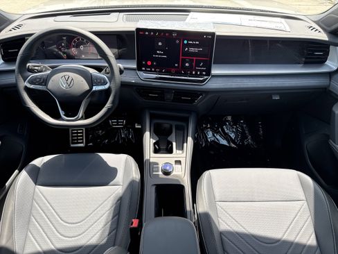 New 2026 Volkswagen Tiguan SE R-Line FWD image 13