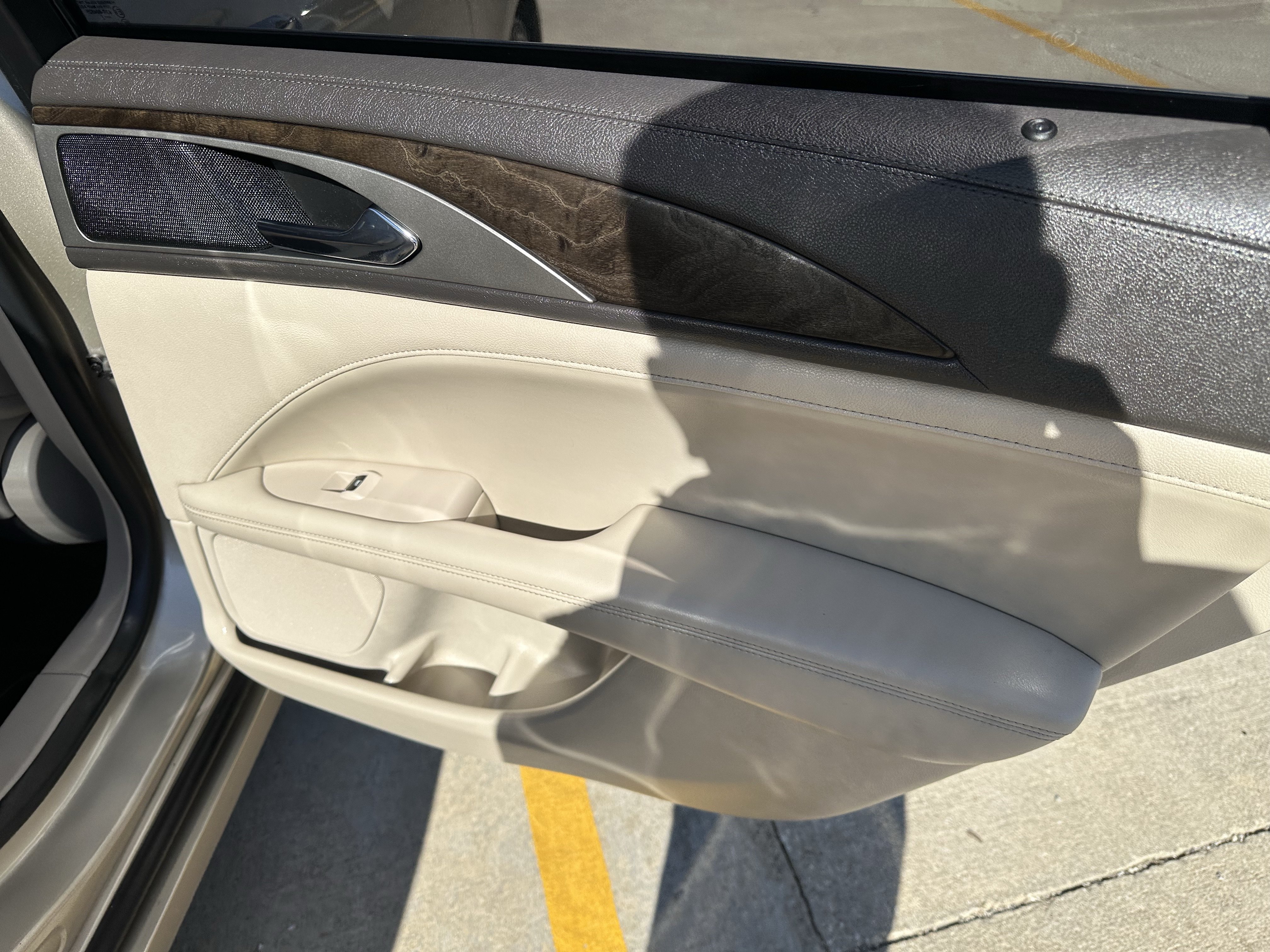 Used 2017 Lincoln MKZ Reserve w/ Climate Package FWD image 6