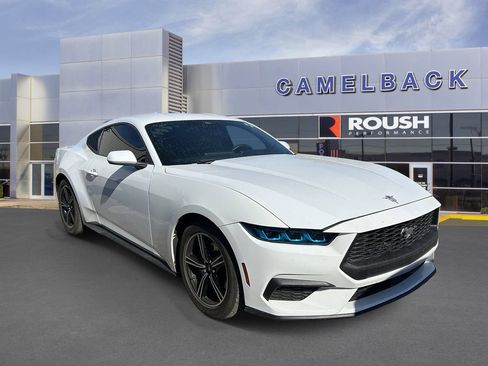 Used 2025 Ford Mustang Coupe RWD image 3