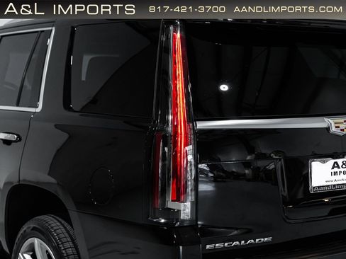 Used 2019 Cadillac Escalade Luxury AWD/4WD image 33
