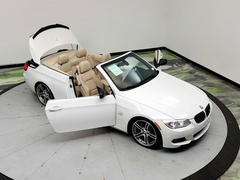 Used 2013 BMW 335is Convertible RWD image 31