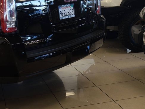 Used 2018 GMC Yukon XL SLT AWD/4WD image 25