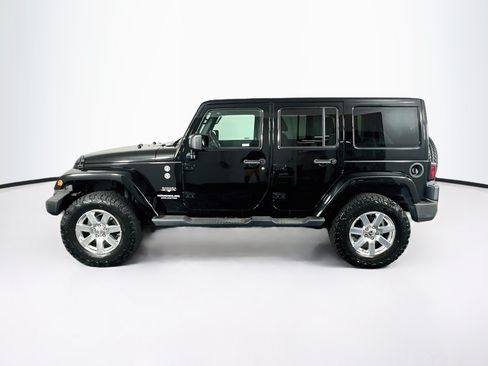 Used 2017 Jeep Wrangler Unlimited Sahara w/ Connectivity Group AWD/4WD image 4