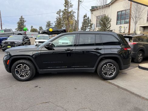 Used 2022 Jeep Grand Cherokee Trailhawk w/ Advanced Protech Group II image 5