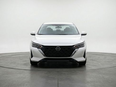 Used 2025 Nissan Sentra SV FWD image 2