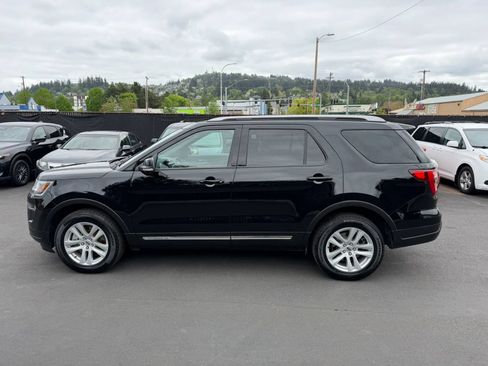 Used 2018 Ford Explorer XLT w/ Equipment Group 202A AWD/4WD image 7