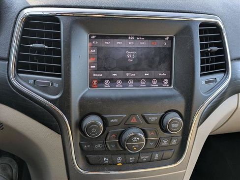 Used 2019 Jeep Grand Cherokee Laredo RWD image 11