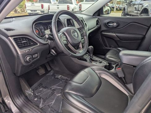 Used 2019 Jeep Cherokee Latitude Plus image 23
