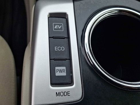 Used 2012 Toyota Prius V Three image 24