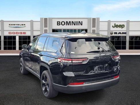 Used 2025 Jeep Grand Cherokee L Limited w/ Black Appearance Package image 3