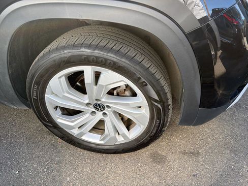 Used 2023 Volkswagen Atlas SE image 4