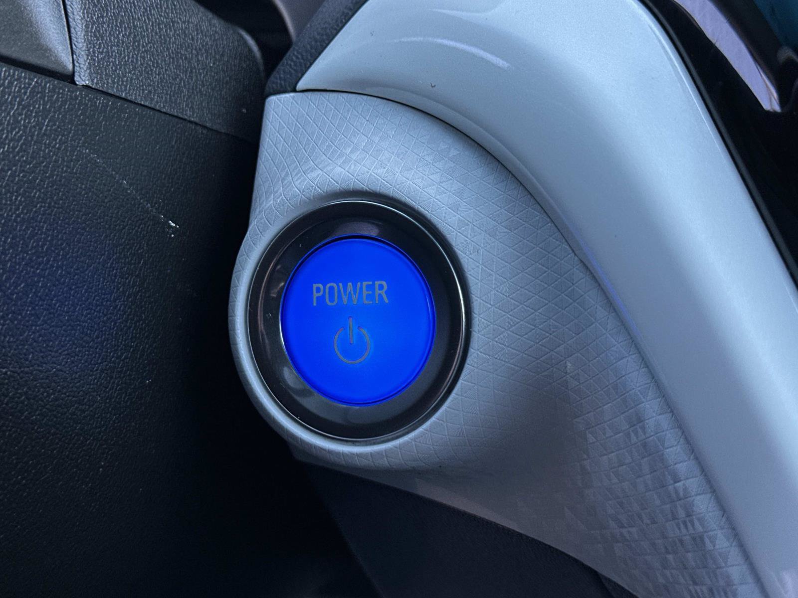 Used 2019 Chevrolet Bolt Premier w/ Infotainment Package FWD image 19