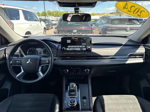 Used 2024 Mitsubishi Outlander SE AWD/4WD image 32
