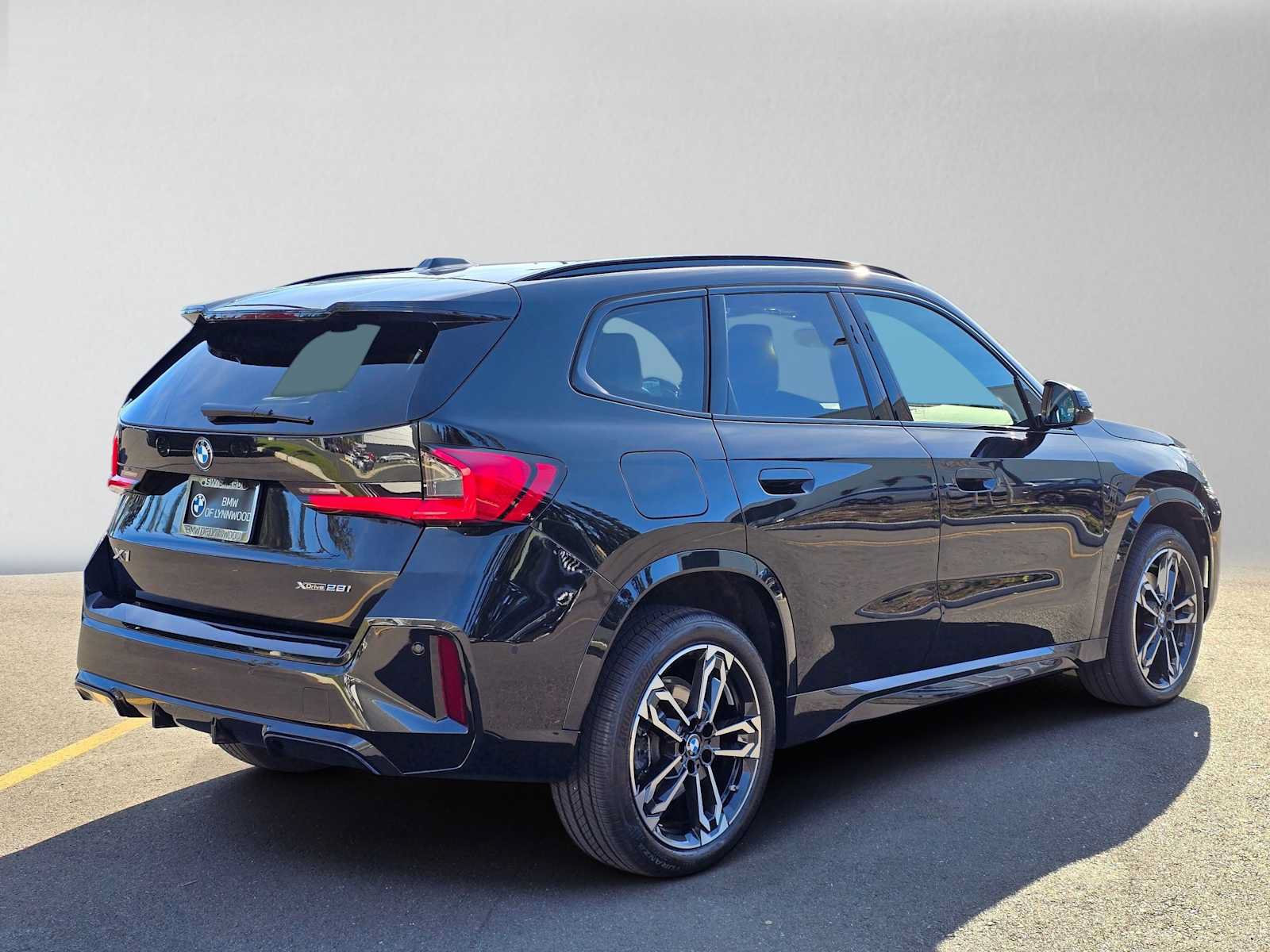 Used 2026 BMW X1 xDrive28i w/ M Sport Package AWD/4WD image 3
