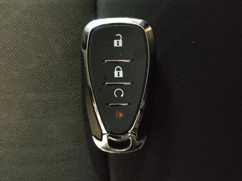 Used 2021 Chevrolet Trax LT w/ LT Convenience Package image 32