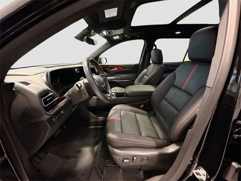 Used 2025 Chevrolet Traverse RS image 18