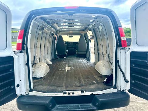 Used 2023 GMC Savana 2500 Extended w/ Driver Convenience Package image 14