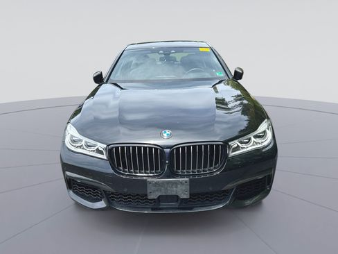 Used 2019 BMW 750i xDrive w/ Executive Package AWD/4WD image 4