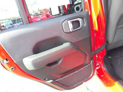 Used 2025 Jeep Wrangler Unlimited Sahara w/ Safety Group AWD/4WD image 47
