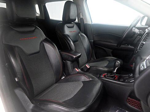 Used 2019 Jeep Compass Trailhawk AWD/4WD image 28