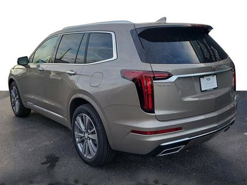 Certified 2022 Cadillac XT6 Premium Luxury image 3