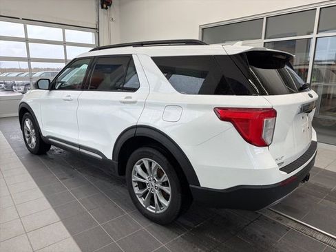 Used 2023 Ford Explorer XLT w/ Equipment Group 202A AWD/4WD image 3
