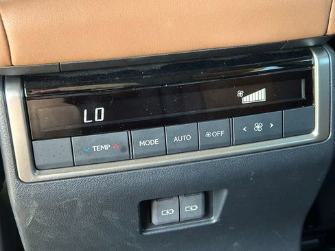 Used 2025 Lexus GX 550 w/ Accessory Package (2T) AWD/4WD image 25