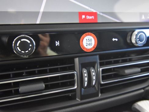 New 2025 Porsche Macan S image 33