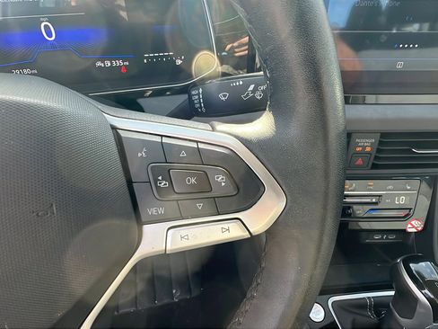 Used 2025 Volkswagen Jetta SE image 28