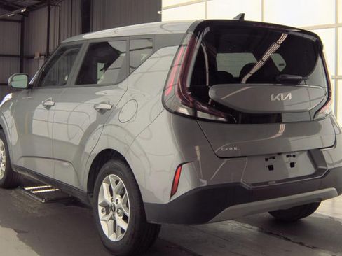 Used 2025 Kia Soul LX w/ LX Technology Package FWD image 5