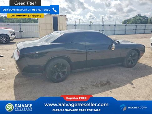 Used 2016 Dodge Challenger SXT RWD image 4