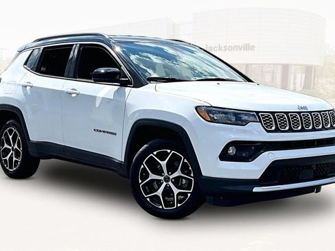 Used 2025 Jeep Compass Limited AWD/4WD image 3