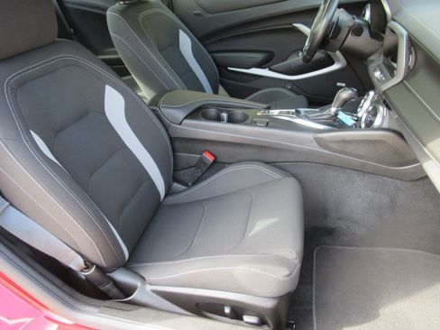 Used 2021 Chevrolet Camaro LT w/ RS Package image 10