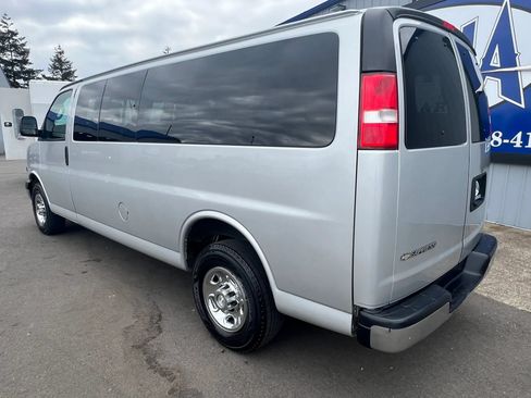 Used 2017 Chevrolet Express 3500 LT w/ LT Preferred Equipment Group RWD image 16
