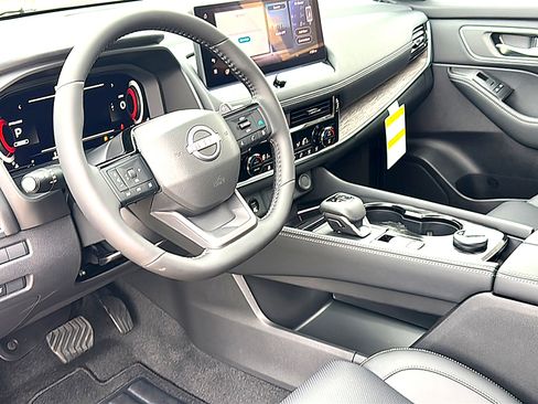 New 2026 Nissan Rogue Platinum AWD/4WD image 9