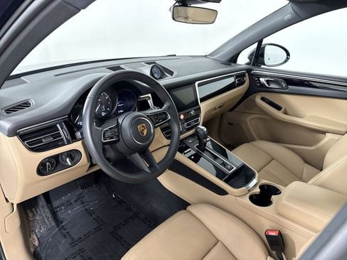 Certified 2022 Porsche Macan AWD/4WD image 4