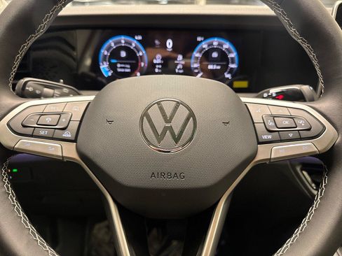 New 2026 Volkswagen Tiguan SE FWD image 23