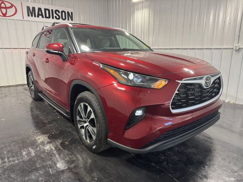 New 2026 Toyota Highlander XLE image 9