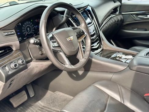 Used 2019 Cadillac Escalade Platinum AWD/4WD image 10