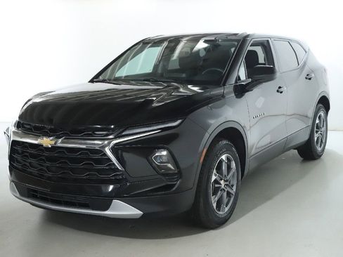Used 2025 Chevrolet Blazer LT FWD image 4