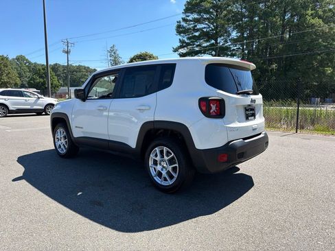 Used 2023 Jeep Renegade Latitude AWD/4WD image 7