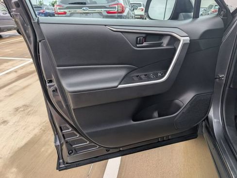 Used 2022 Toyota RAV4 LE AWD/4WD image 22